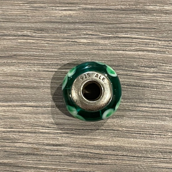 Authentic Retired Pandora Green Flower Murano Charm - Picture 3 of 3